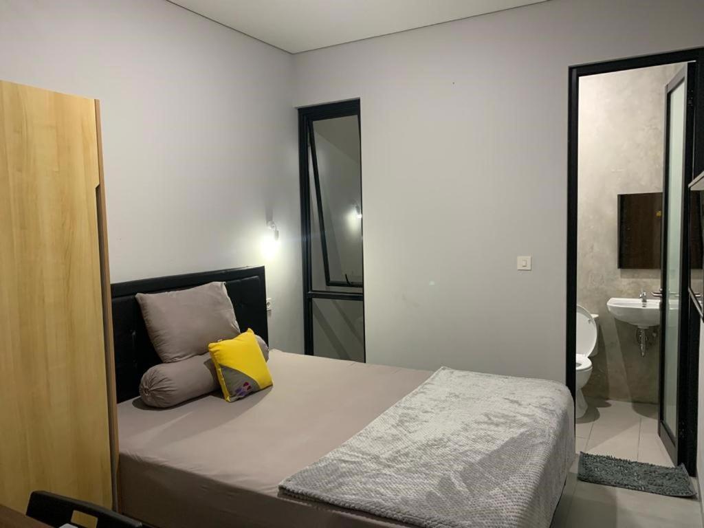 Cozy Puri Hotel Джакарта Екстериор снимка